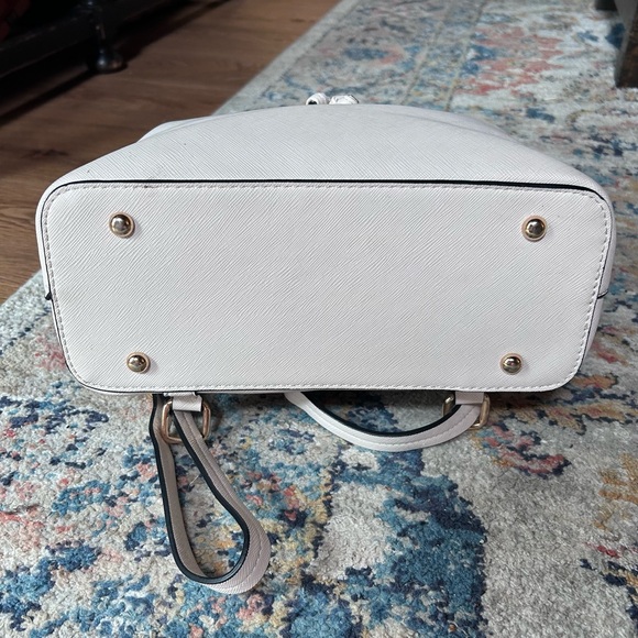 Women’s backpack style handbag - Picture 5 of 10